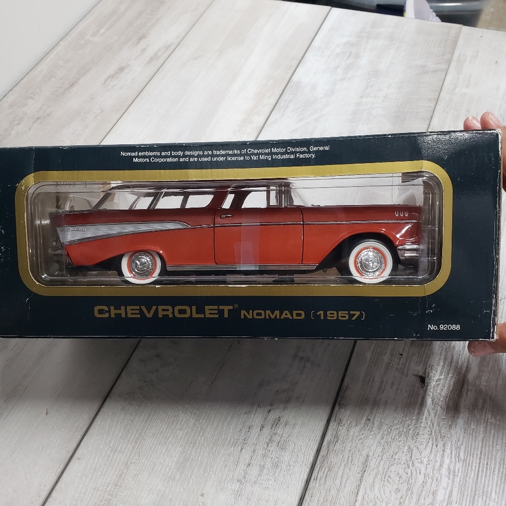Vintage Chevrolet Nomad 1957 Die Cast Metal with Some Plastic Part 1:18